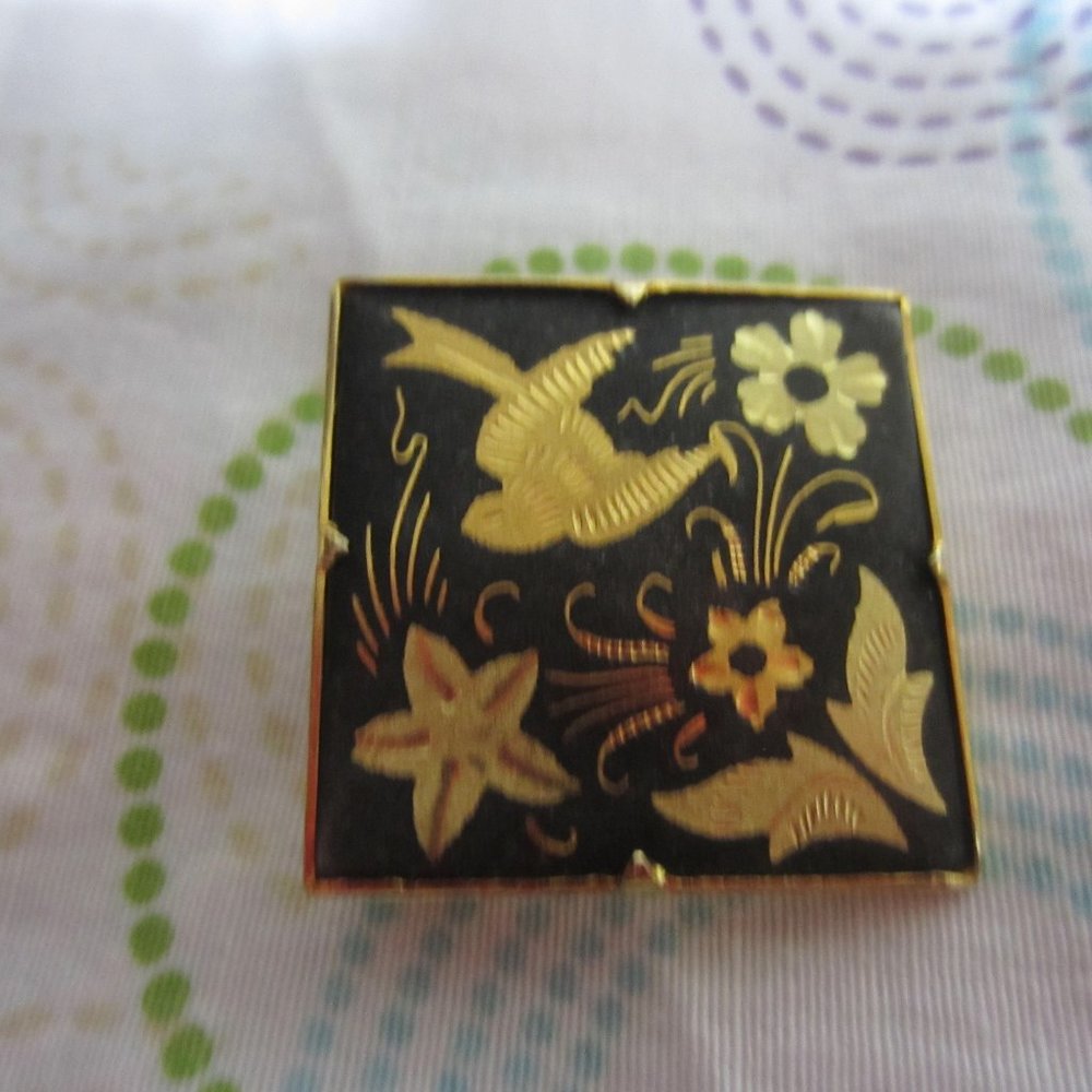 1-INCH SQUARE ETCHED GOLD BIRD, FLOWERS, AND LEAVES BROOCH (PIN)